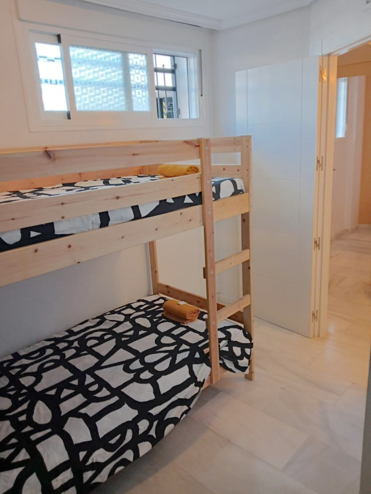 Apartamento con 3 Dormitorios en Venta La Carihuela