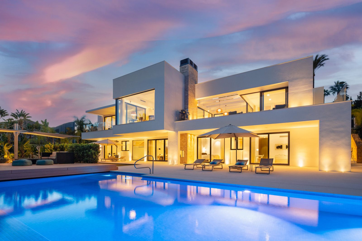 Detached Villa for sale in Nueva Andalucía R4246732