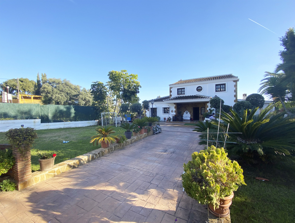 Detached Villa for sale in Elviria R4028863