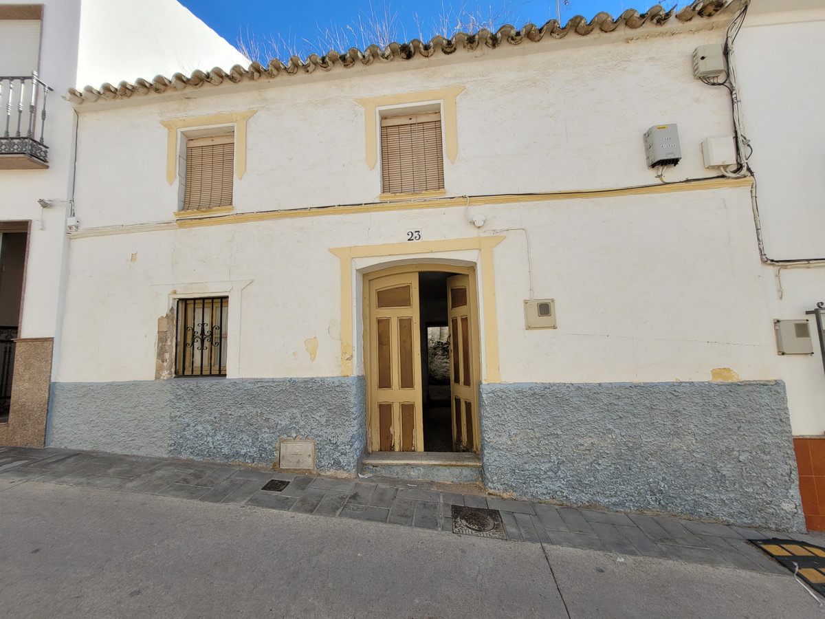 Village house located in the centre of Teba situated less than 25 minutes outside of Ronda.

This sm, Spain