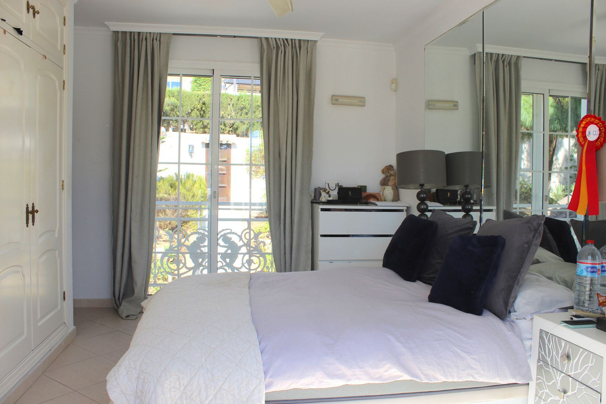 4 bedroom Villa For Sale in Calahonda, Málaga - thumb 15