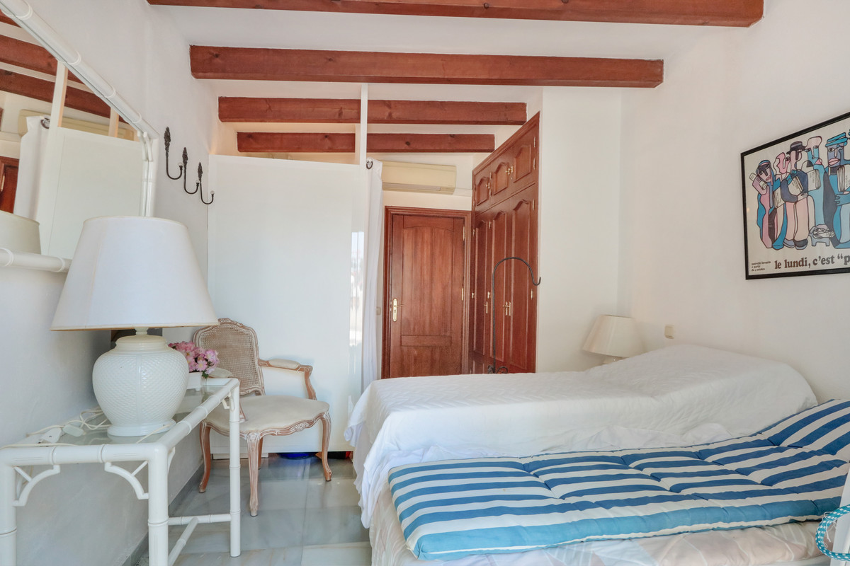 4 bedroom Villa For Sale in Costa del Sol, Málaga - thumb 21