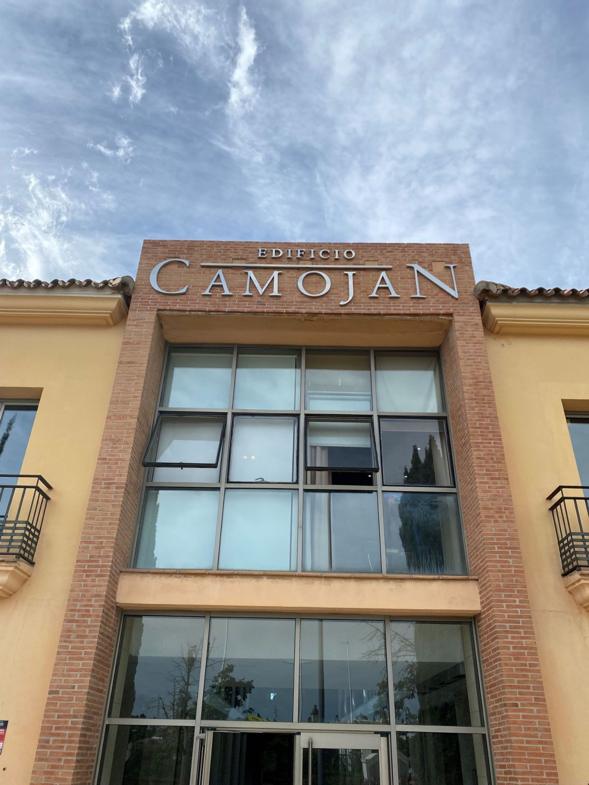 Office situated within the Camojan Business Center between downtown Marbella and Sierra Blanca. Loca, Spain