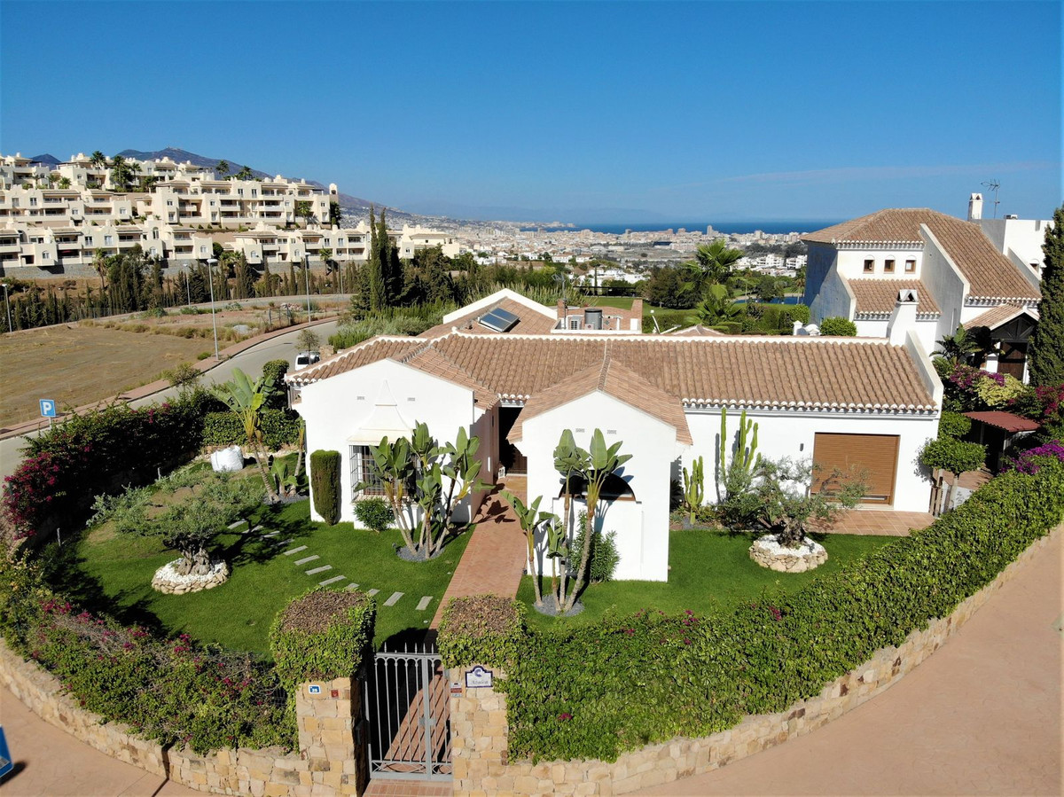 3 Bedroom Detached Villa For Sale Cerros del Aguila, Costa del Sol - HP4133581