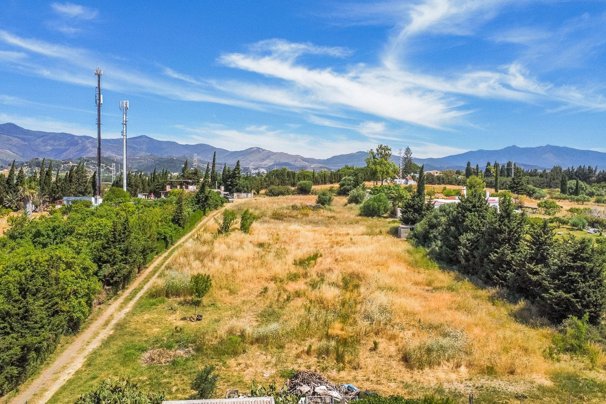 						Plot  Land
													for sale 
																			 in Estepona
					