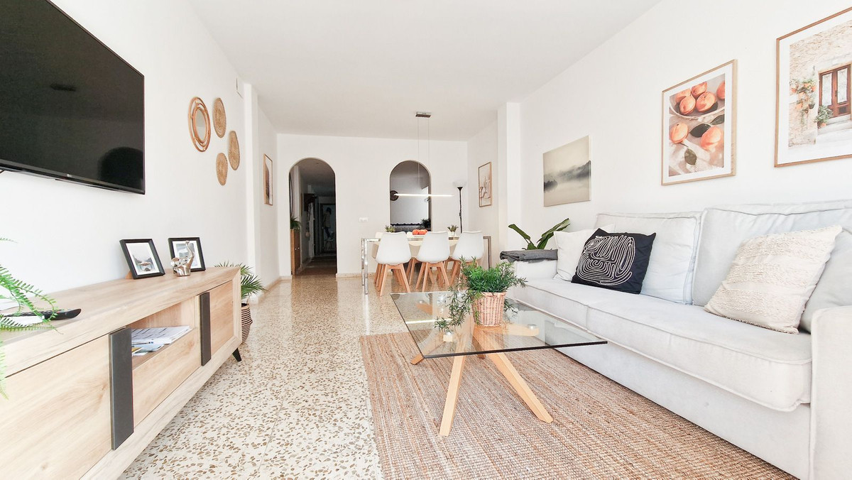 3 Bedroom Middle Floor Apartment For Sale Fuengirola, Costa del Sol - HP4660411