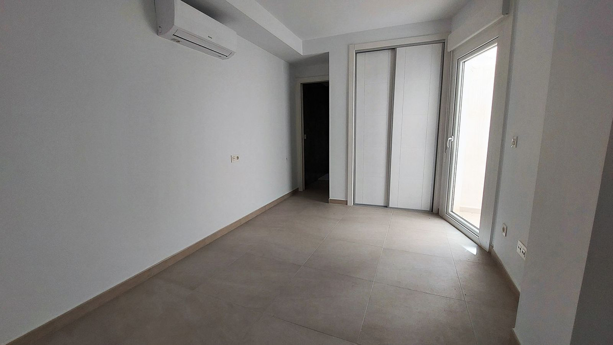 1 bedroom Apartment For Sale in Fuengirola, Málaga - thumb 9