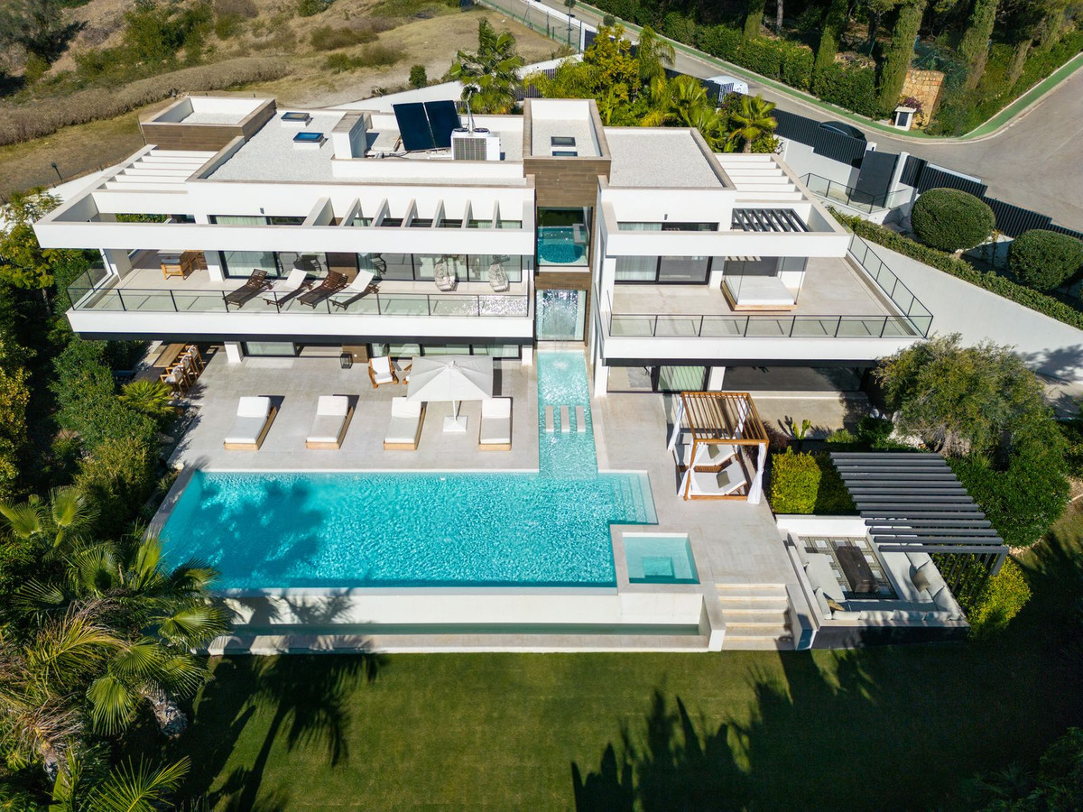 Detached Villa for sale in Nueva Andalucía R4584541