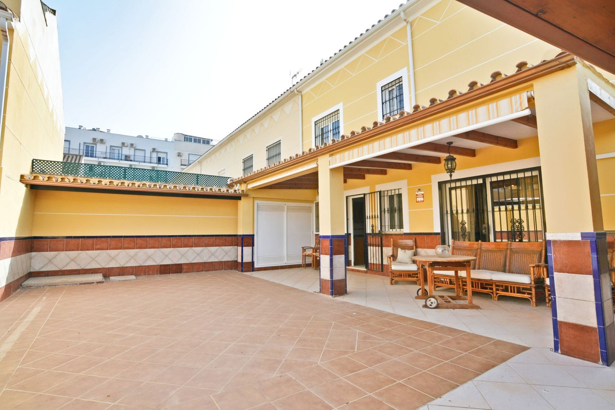 Villa con 7 Dormitorios en Venta Los Boliches