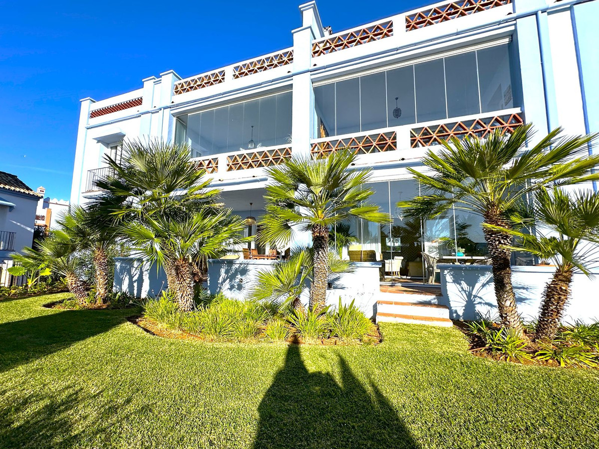 Begane grond appartement te koop in Casares Playa R4662178