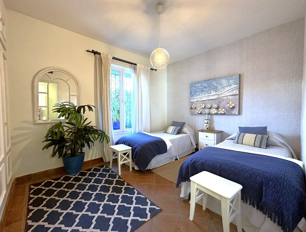 Apartamento con 4 Dormitorios en Venta Casares Playa