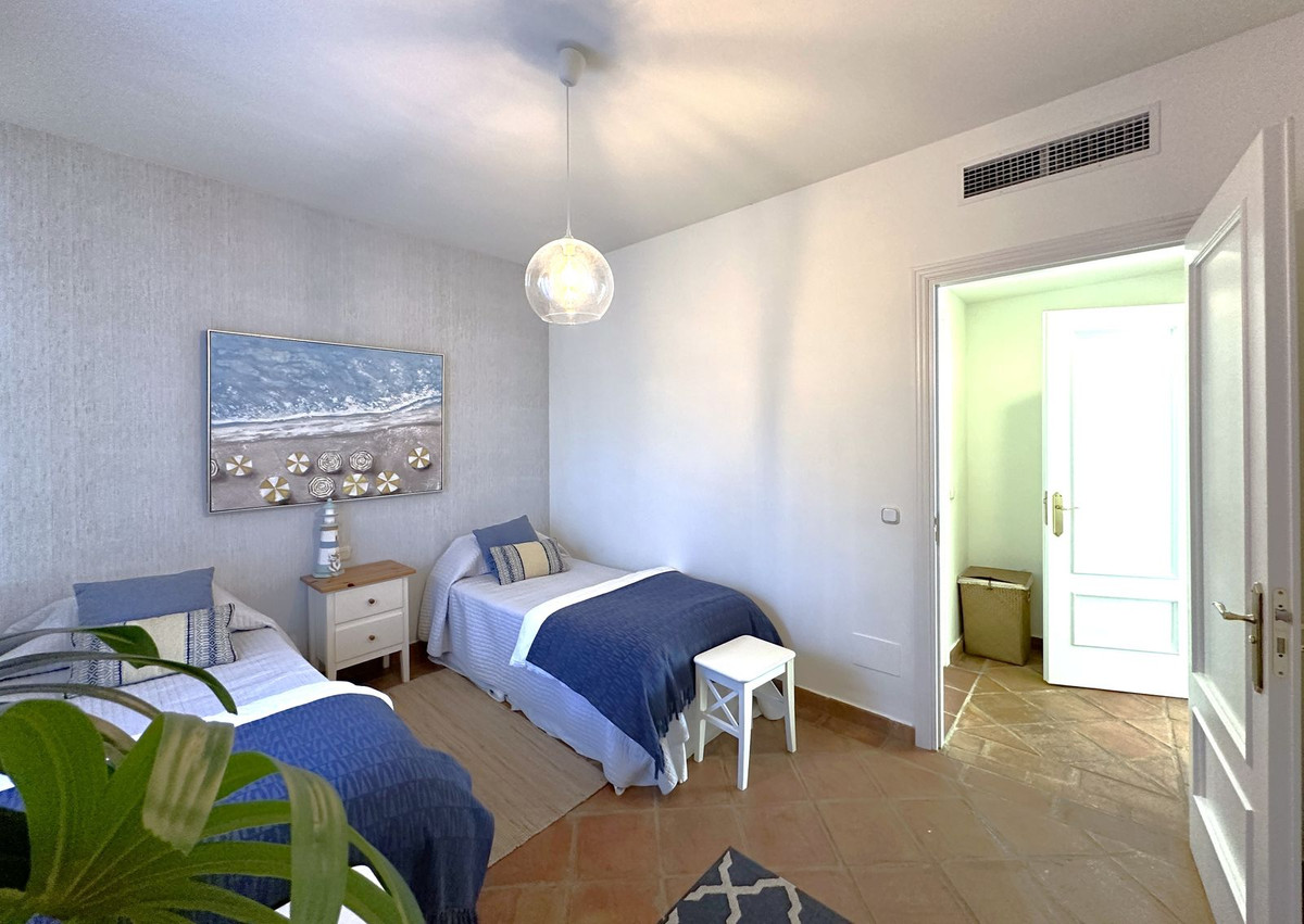 Apartamento con 4 Dormitorios en Venta Casares Playa