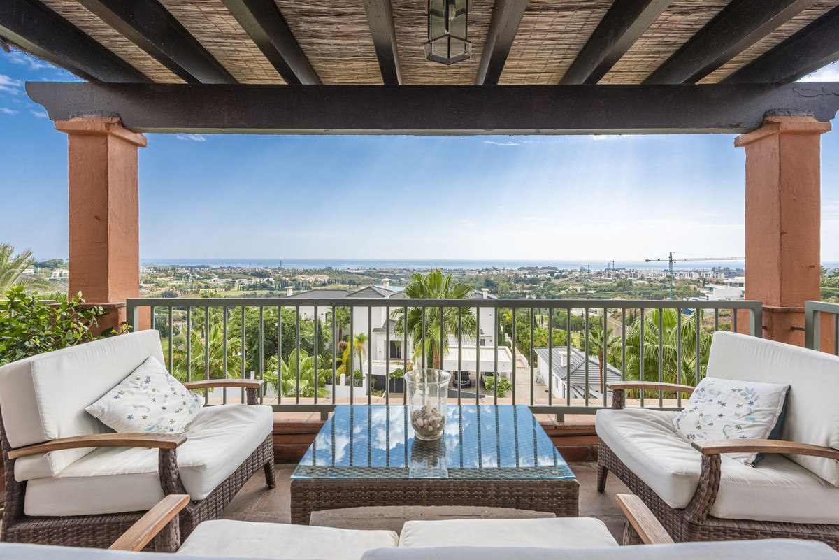 Luxury penthouse with panoramic views located in Royal Flamingos, within the sought after area of Lo, Spain
