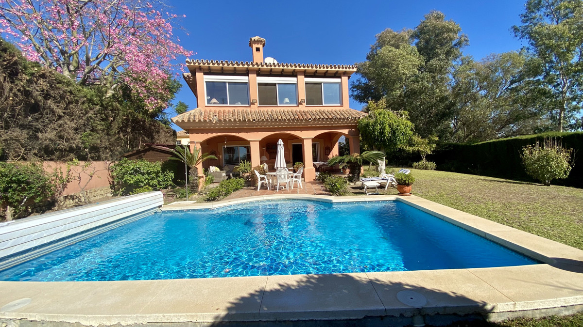 Villa for sale in New Golden Mile, Costa del Sol