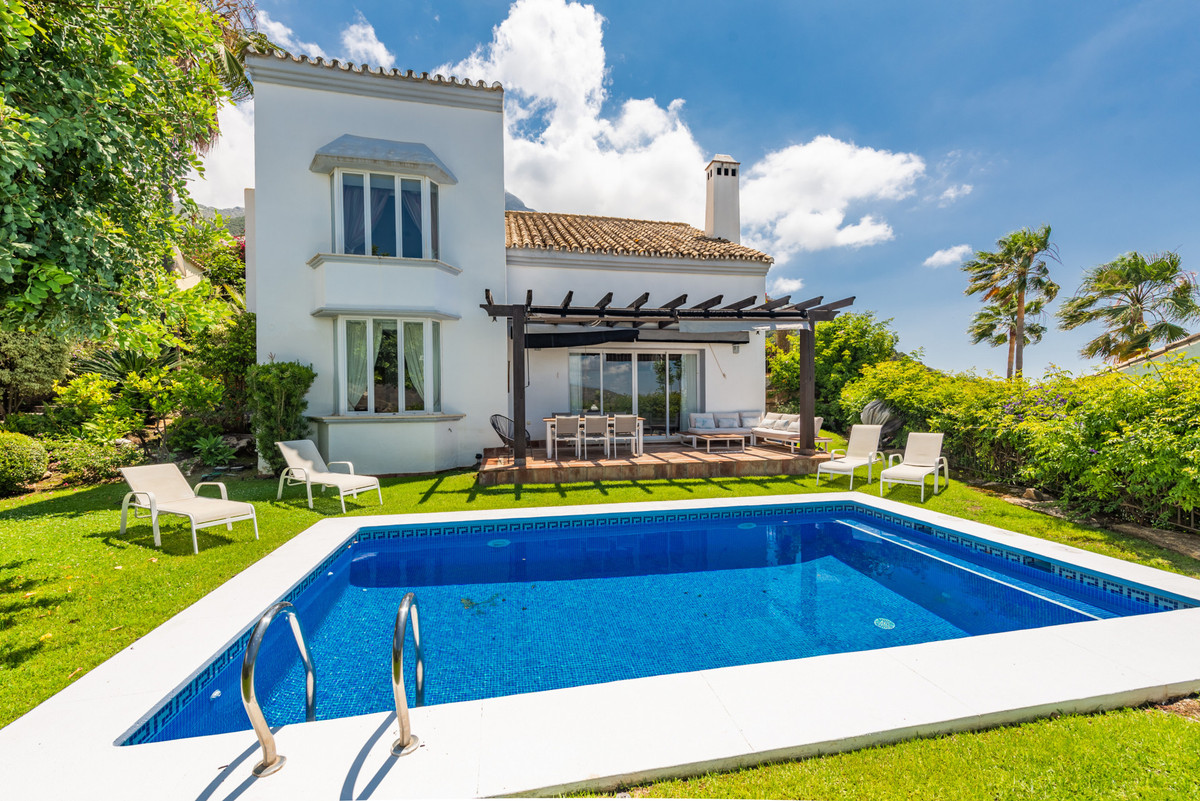 Detached Villa for sale in Istán, Costa del Sol