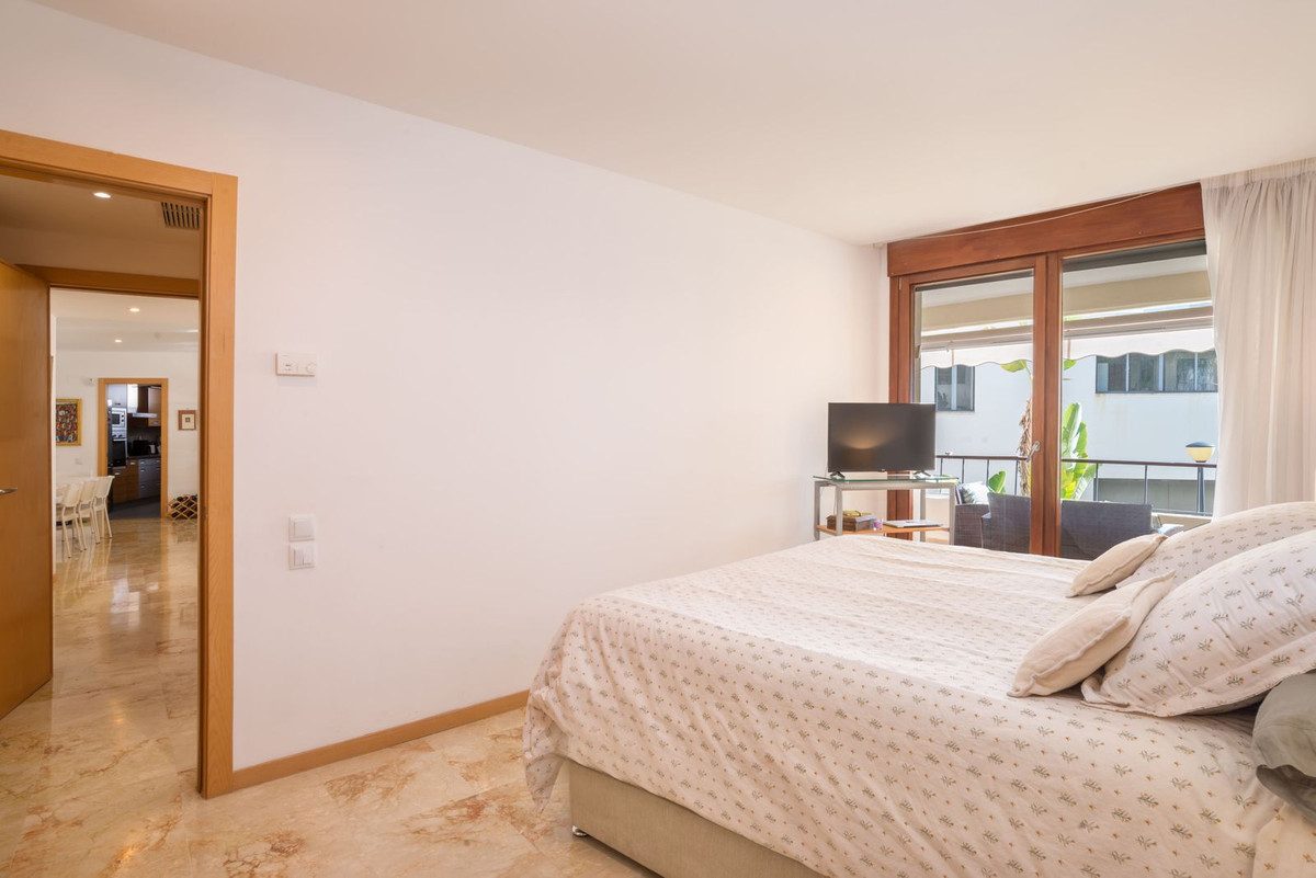 3 Bedroom Ground Floor Apartment For Sale Altos de los Monteros
