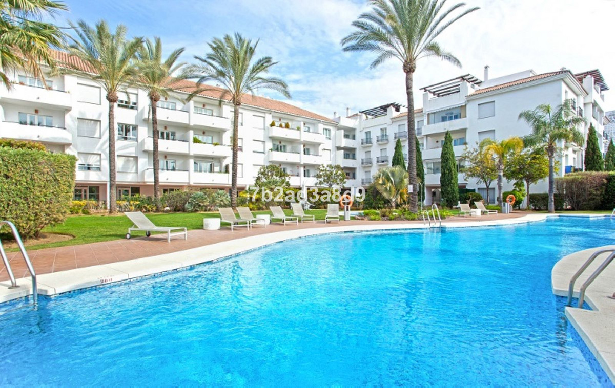 FANTASTIC 3 BEDS APARTMENT IN THE HEART OF NUEVA ANDALUCIA.

Only 15 minutes walking distance to Pue, Spain