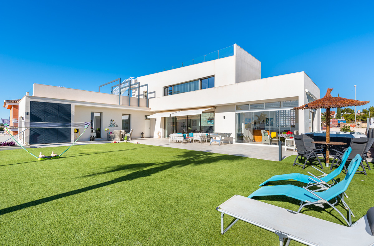 Modern luxury villa with 5 bedroom close to the center of Ciudad Quesada. The villa is set over thre, Spain