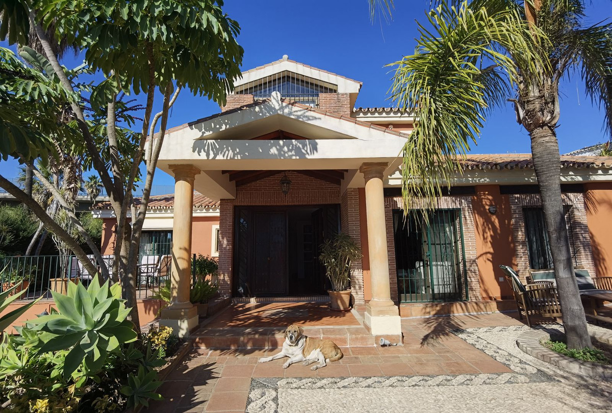Vrijstaande Villa te koop in Nueva Andalucía R4626031
