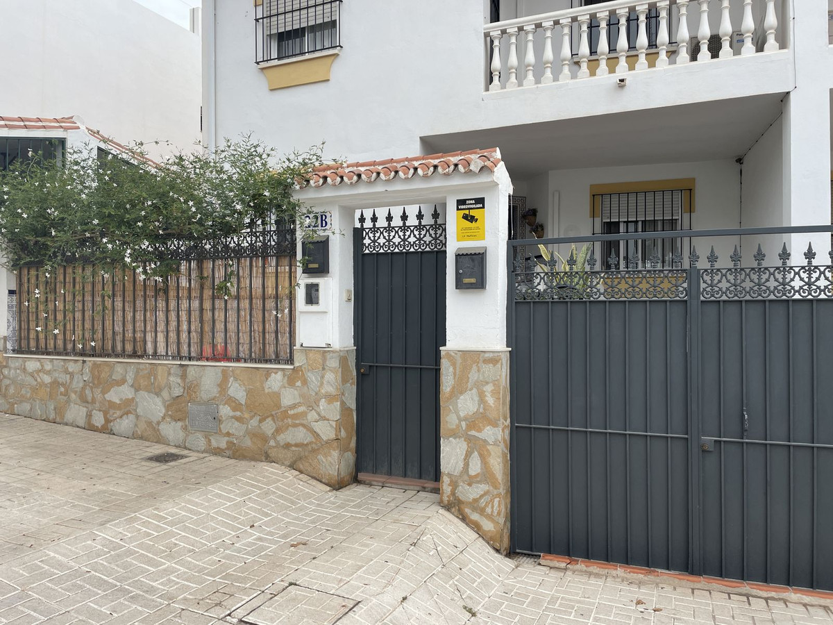 						Villa  Semi Detached
													for sale 
																			 in Málaga
					