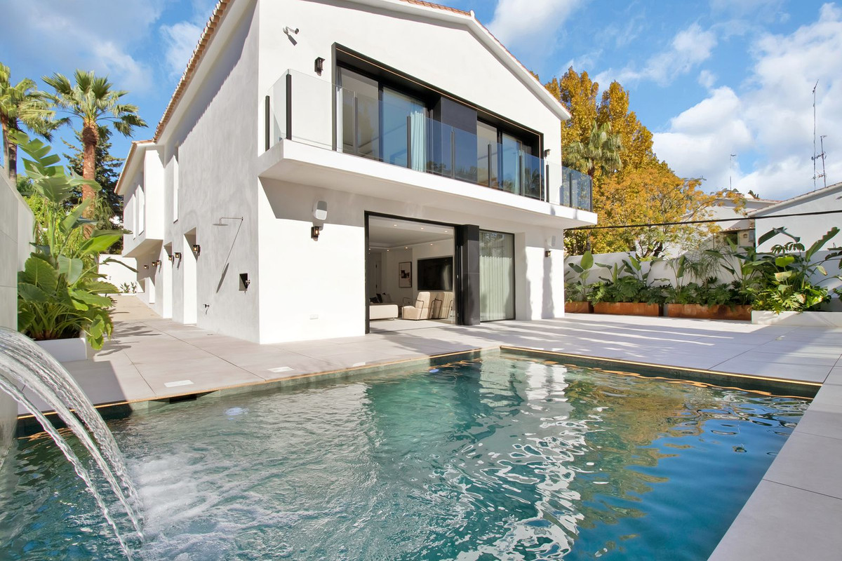 Detached Villa for sale in Nueva Andalucía R4597147