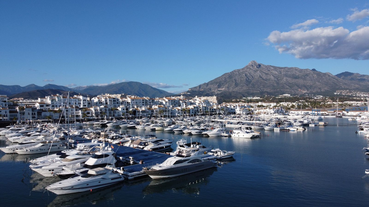 Puerto Banus, completely renovated in July 2022, this large, modern corner apartment is located on a, Spain