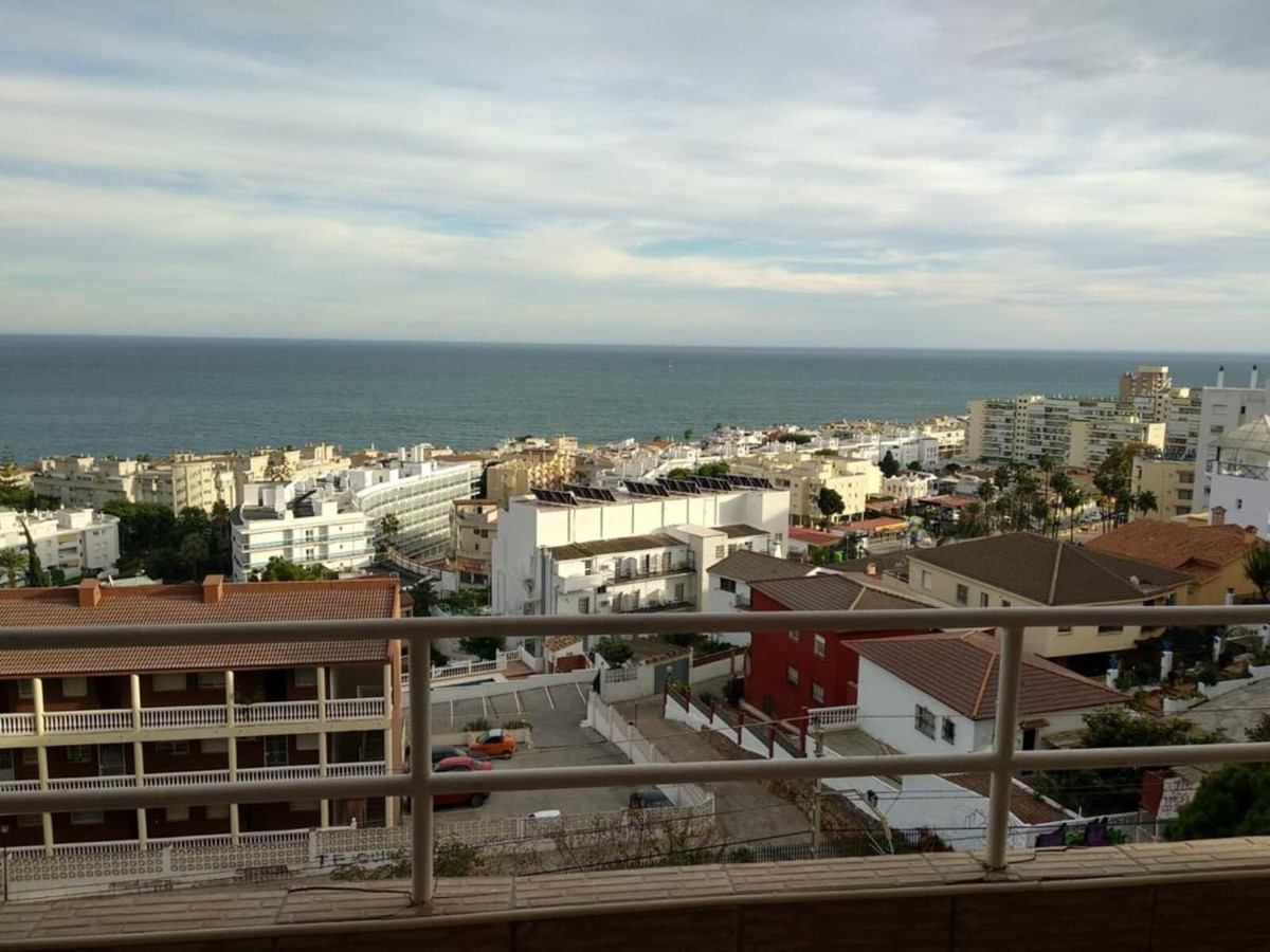 Beautiful 1 bedroom apartment with wonderful sea views.
just 10 minutes walk from the train station , Spain