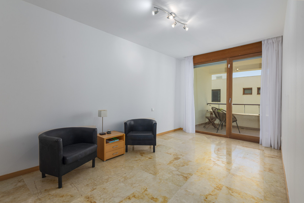 3 Bedroom Middle Floor Apartment For Sale Altos de los Monteros