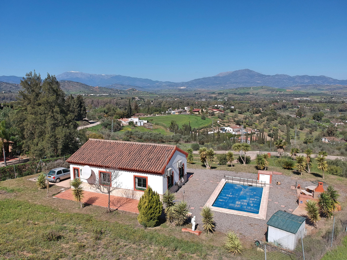 Country property with beautiful panoramic views a short drive to amenities in Coin.