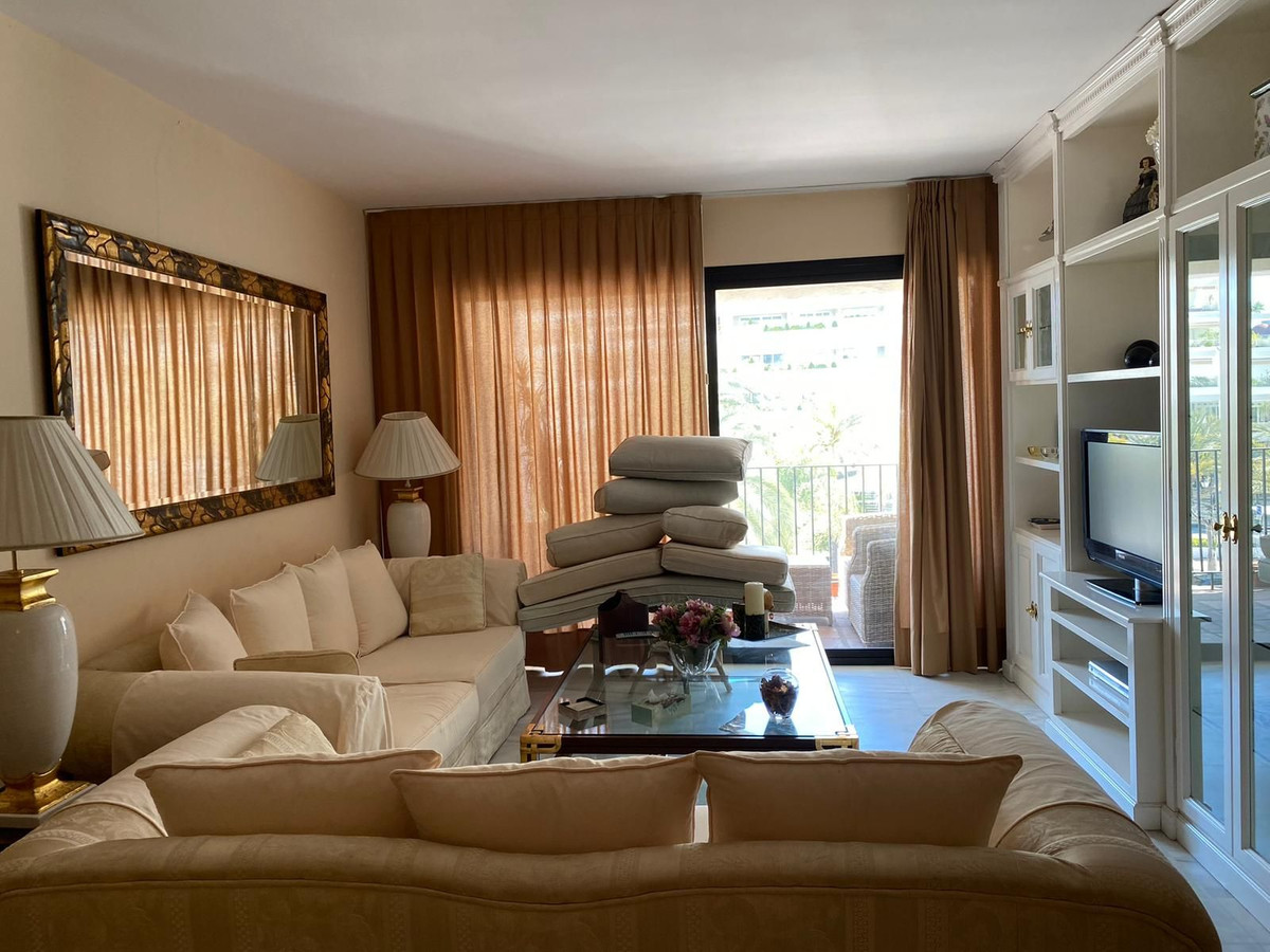 A beautiful two bedrooms apartment located in a gated and exclusive complex of jardines del puerto in the heart of Puerto Banus.