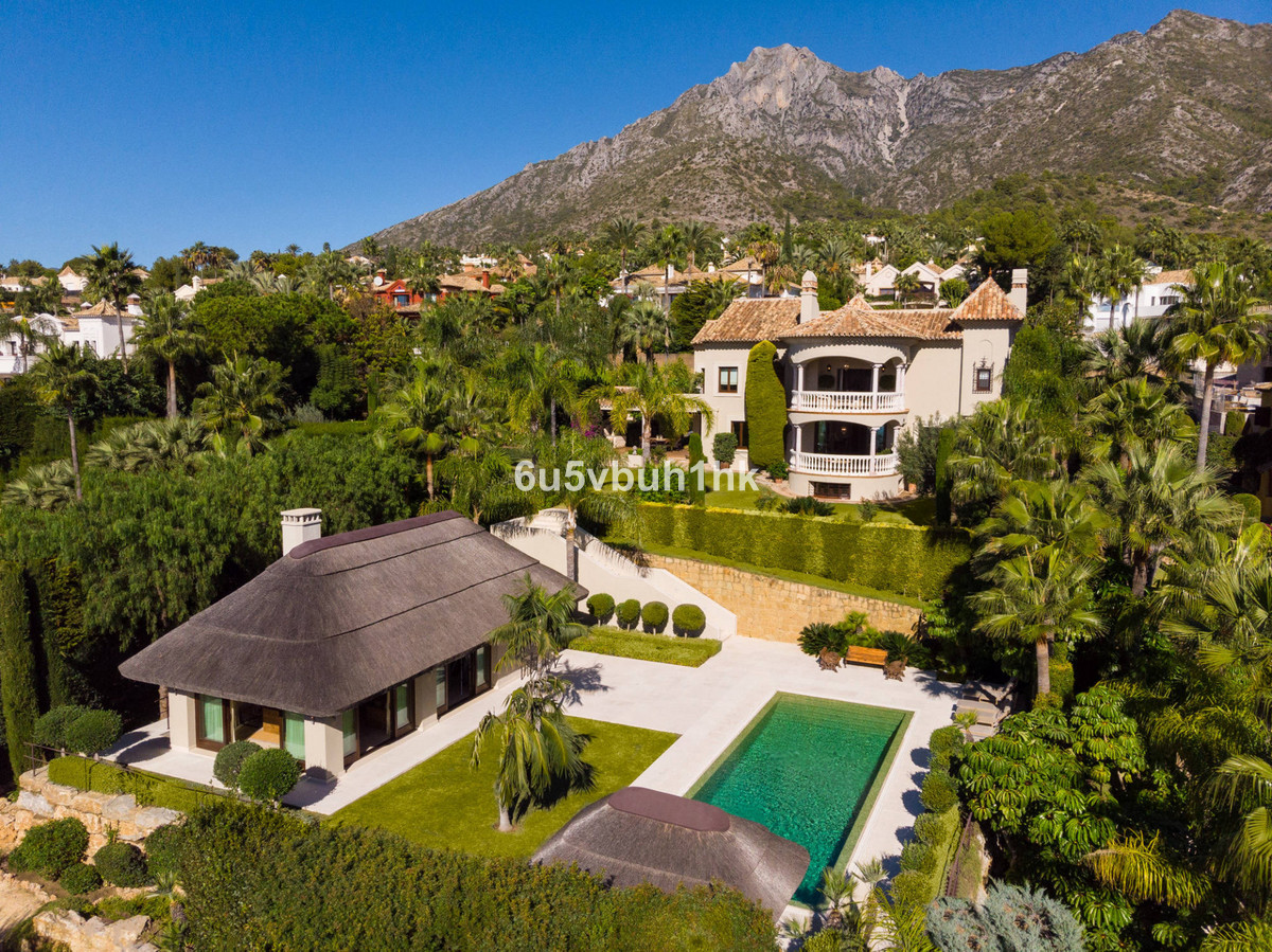 5 bed Villa for sale in The Golden Mile