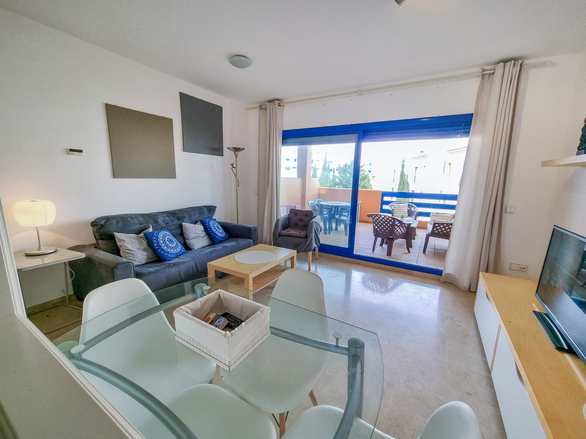 Beautiful 1-bed apartment with private terrace near shops.