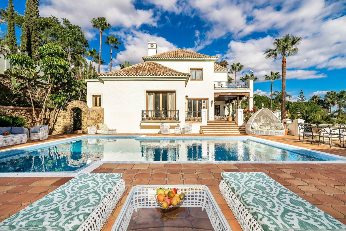 Villa in El Paraiso, Costa del Sol, Málaga on Costa del Sol Til salg