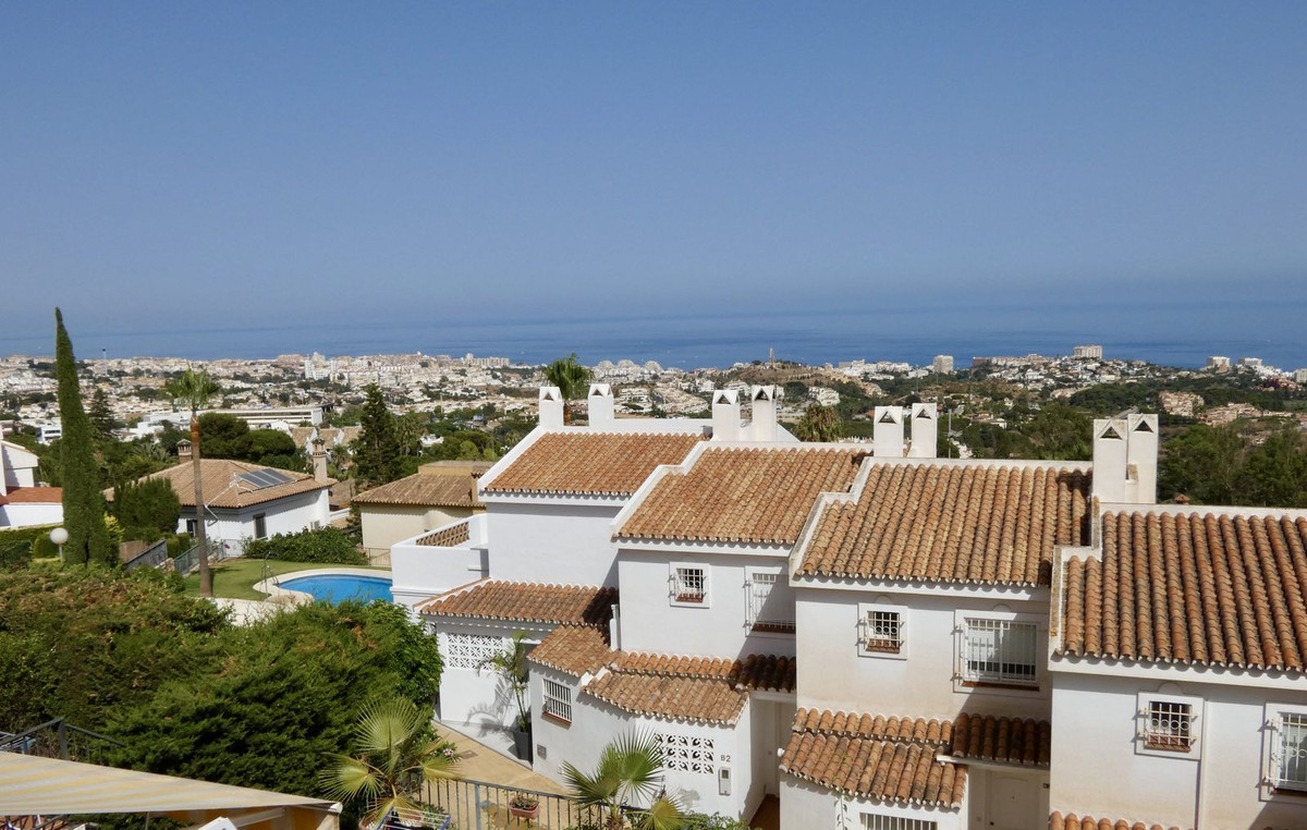 Amazing bright & spacious townhouse in walking distance to Benalmadena Pueblo with panoramic sea, Spain