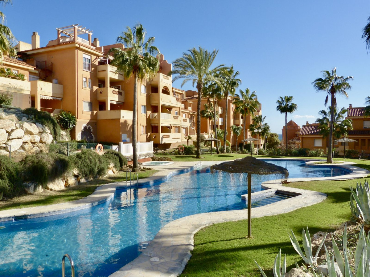 A wonderful opportunity to purchase a second-floor apartment with private terrace in La Reserva de M, Spain