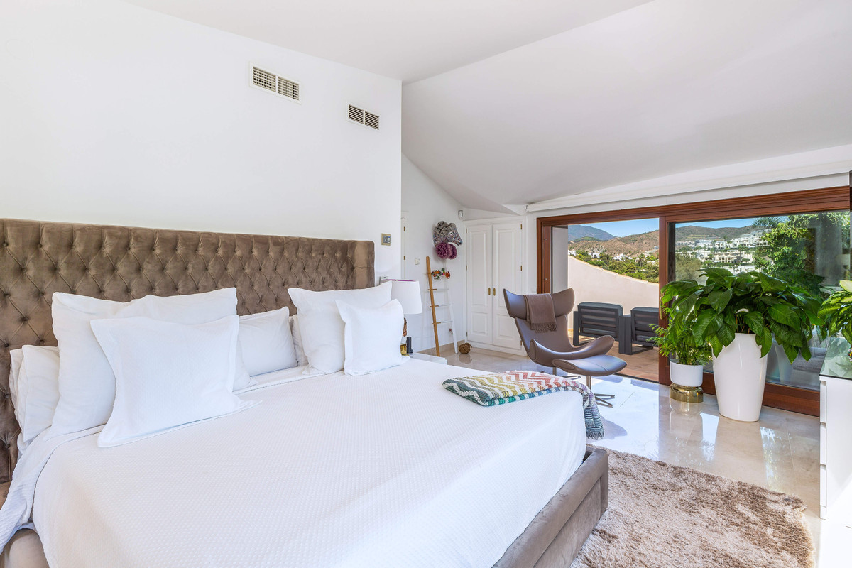 4 bedroom Villa For Sale in Costa del Sol, Málaga - thumb 22