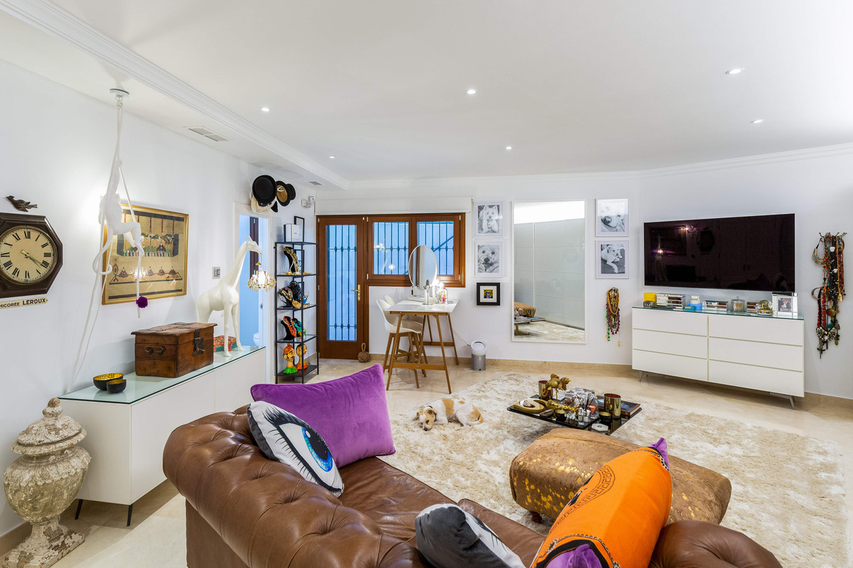 4 bedroom Villa For Sale in Costa del Sol, Málaga - thumb 29