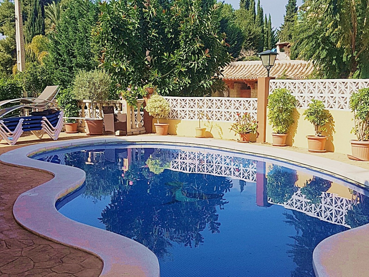 Villa te koop in Nueva Andalucía R3780094