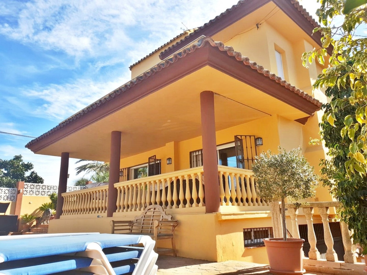 Villa te koop in Nueva Andalucía R3780094