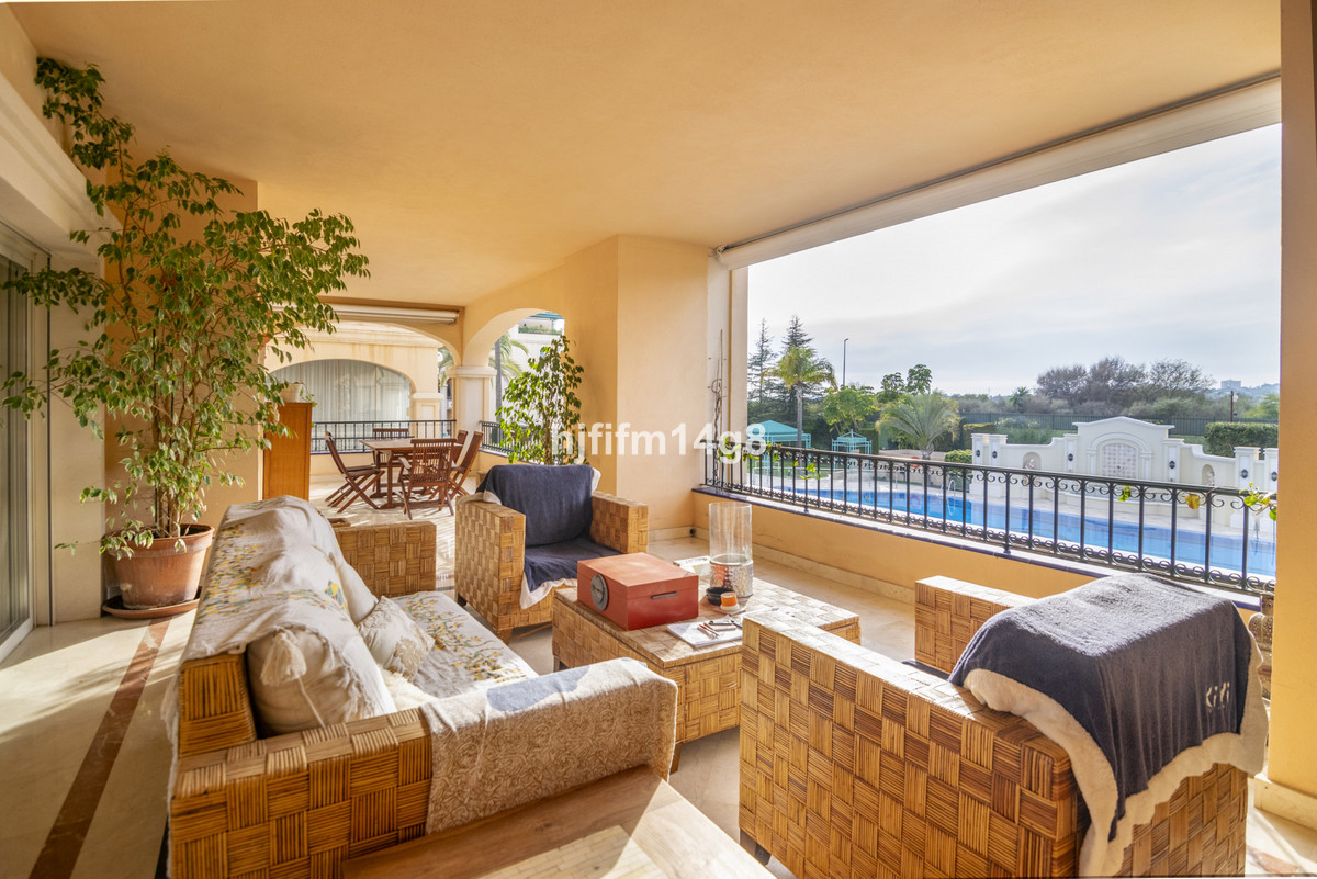 3 Bedroom Middle Floor Apartment For Sale The Golden Mile, Costa del Sol - HP4644601