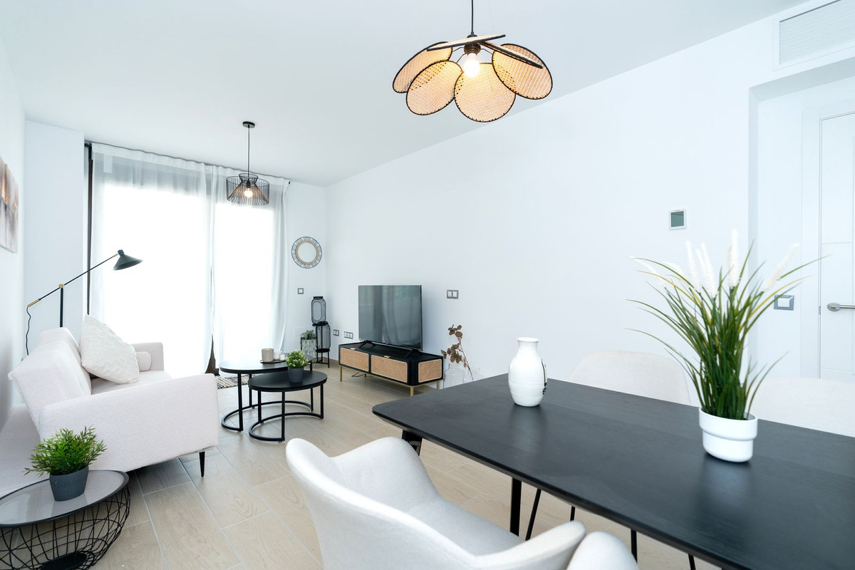 Bovenverdieping Appartement te koop in Estepona R4309078