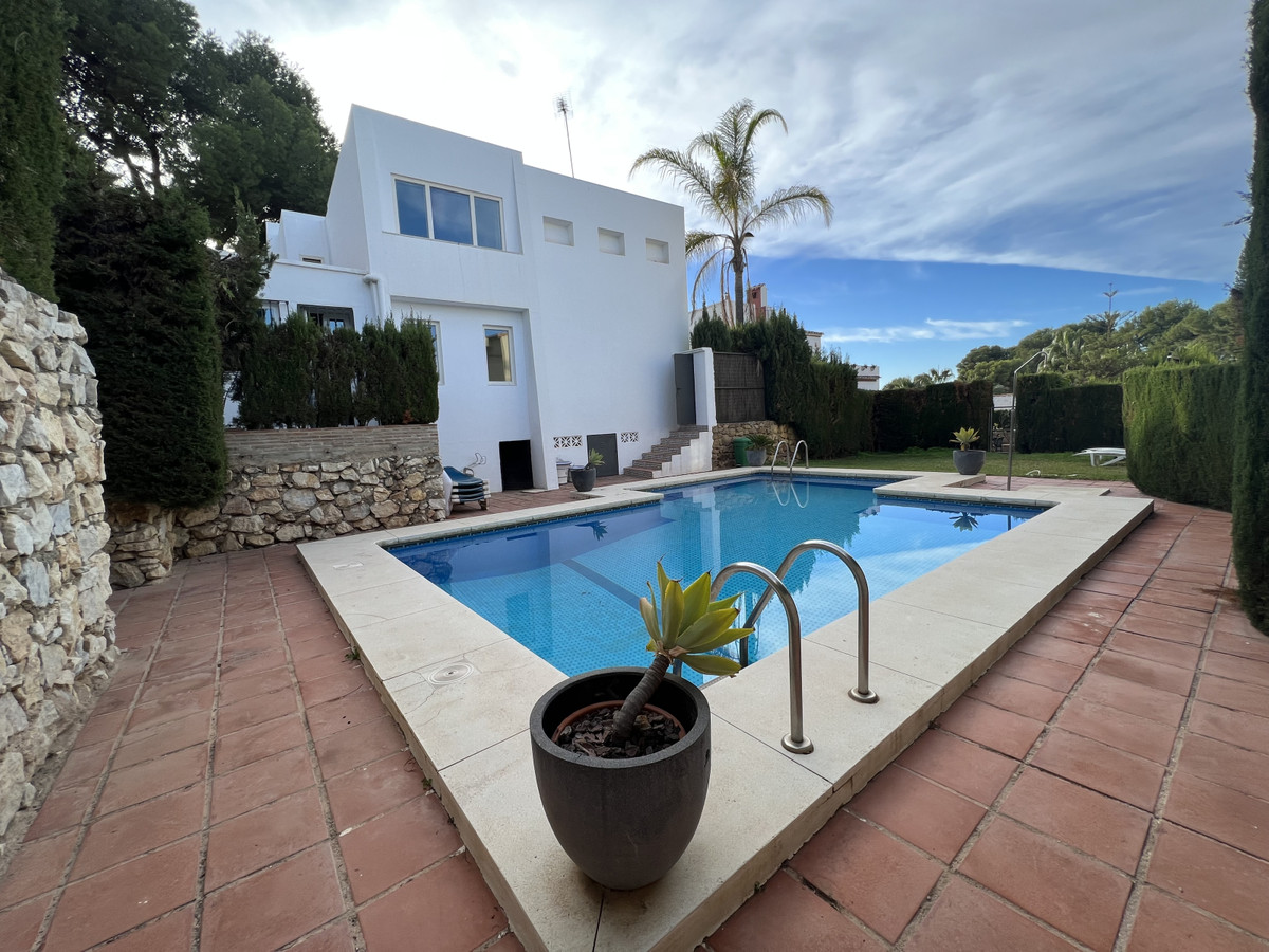 4 Bedroom Detached Villa For Sale Nueva Andalucía