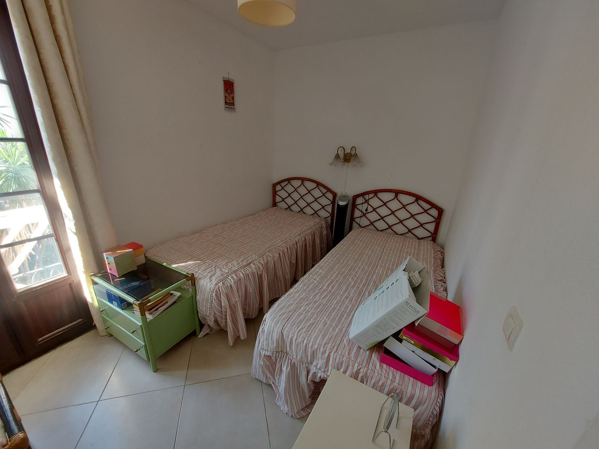 Apartment Middle Floor in La Duquesa, Costa del Sol
