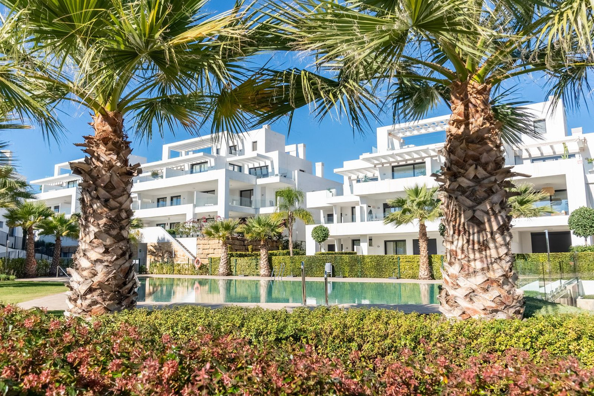 2 bedroom Apartment For Sale in New Golden Mile, Málaga