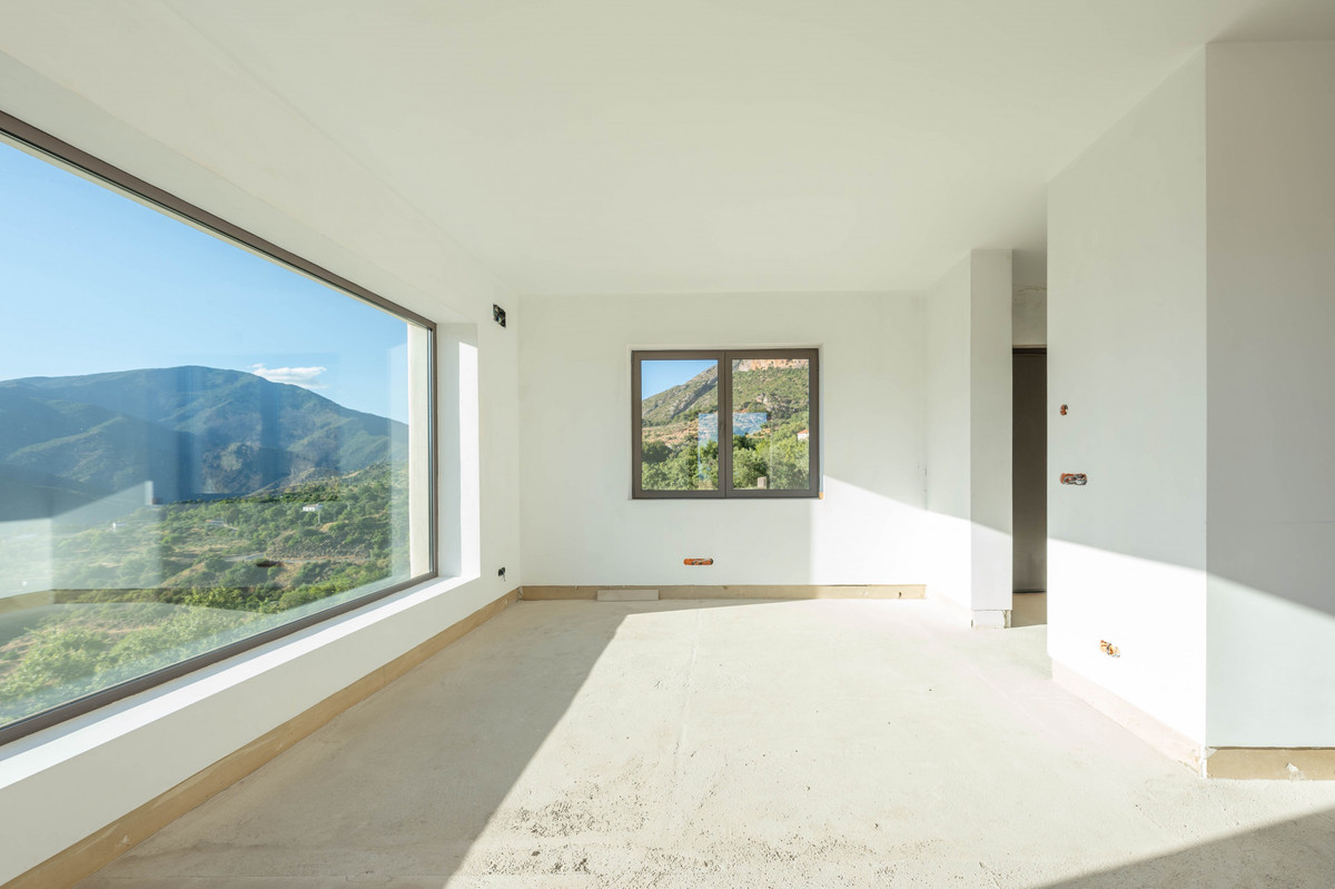 5 Bedroom Detached Villa For Sale Istán