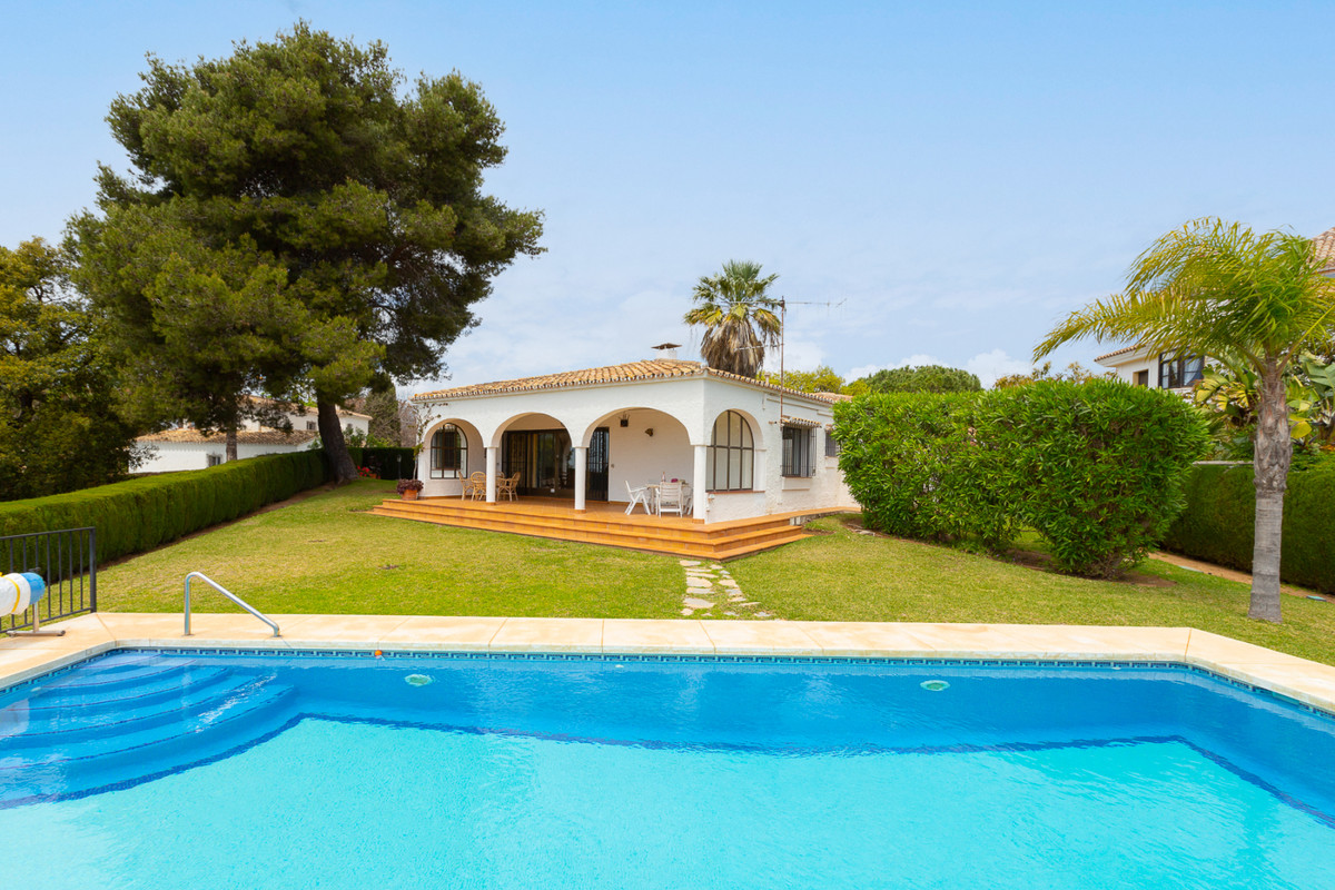 This property consists of a villa with a plot ( 1.008 m2. ) and another unbuilt plot ( 1.463 m2. ) n, Spain