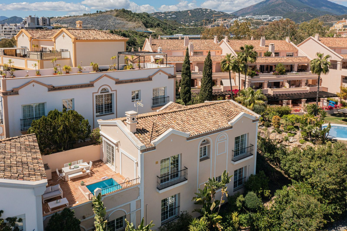 						Villa  Semi Individuelle
													en vente 
																			 à Nueva Andalucía
					