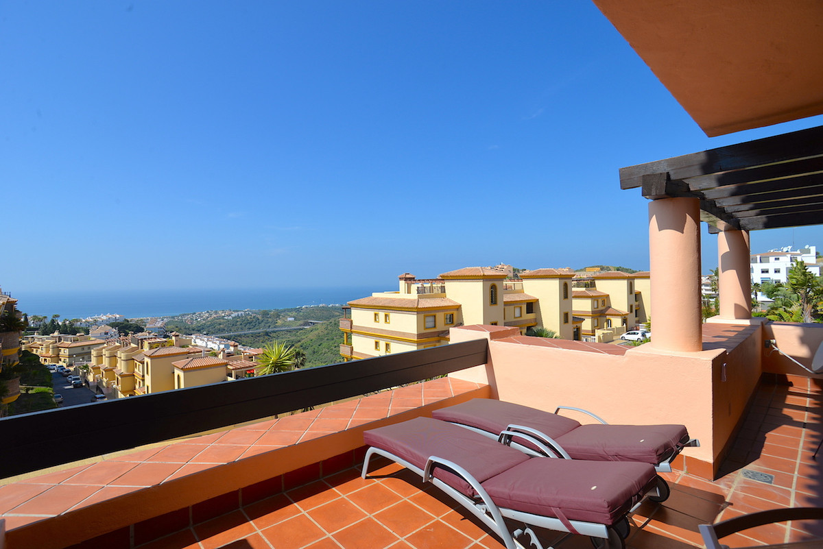 						Apartment  Middle Floor
													for sale 
																			 in Calahonda
					