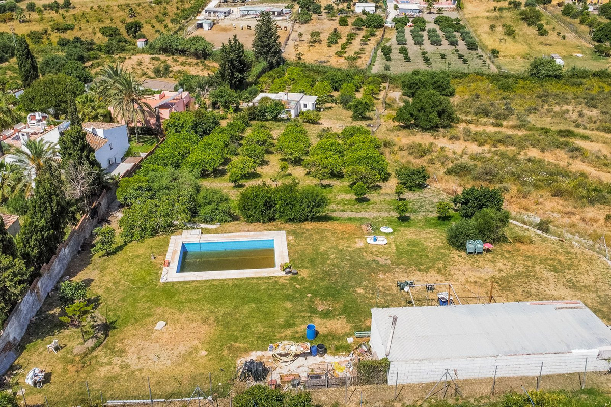 						Plot  Land
													for sale 
																			 in Estepona
					
