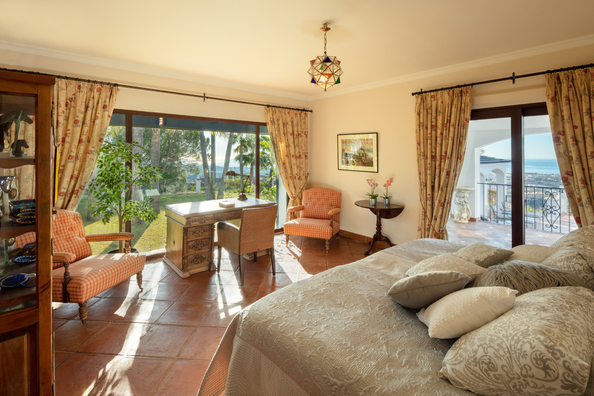 9 Bed Villa For Sale in El Madroñal, Benahavis